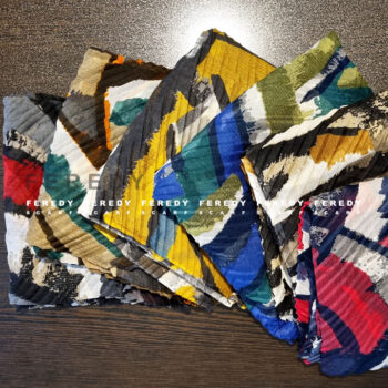 شال طرحدار پلیسه